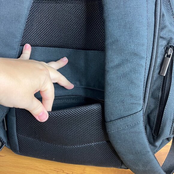 Hanke Anti-Theft Laptop Business Backpack Smart Phone Charger Black - Picture 7 of 8